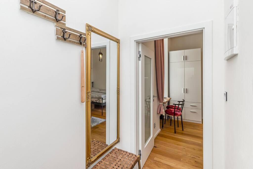 Cozy Quiet New In Karlin Square Apartmán
